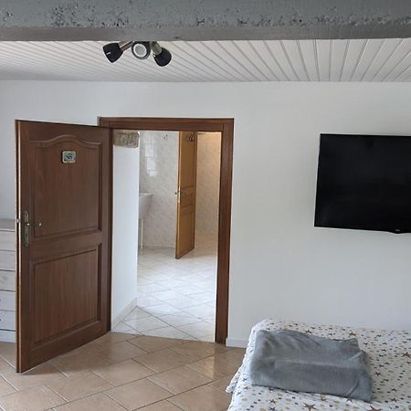 Studio A La Campagne Dans Corps De Ferme Renovee Chancey Room photo